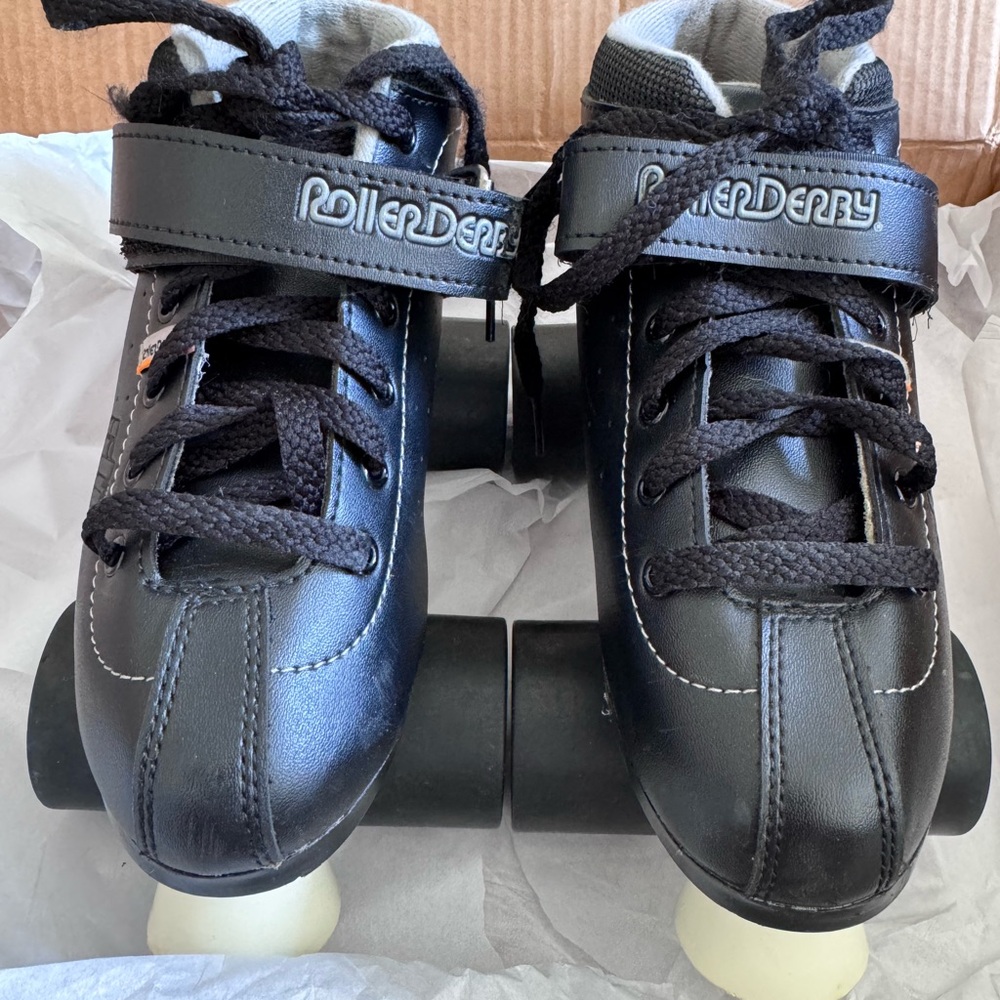 Men’s Black Classic Quad Roller Skates